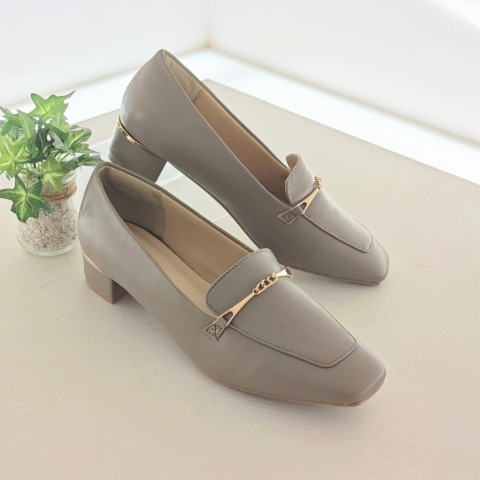 レディース　パンプス（a.v.v）