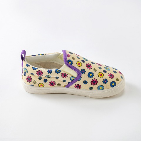 キッズ　シューズ　（16・17・18・19cm LITTC）