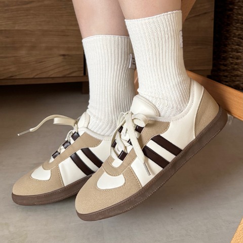 レディース　スニーカー　（ちょこび）