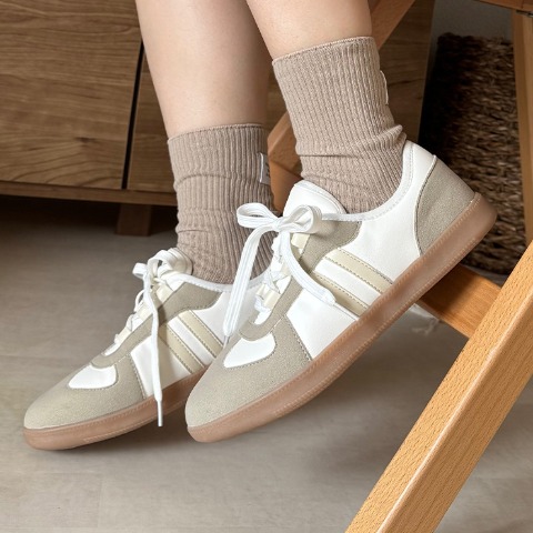 レディース　スニーカー　（ちょこび）