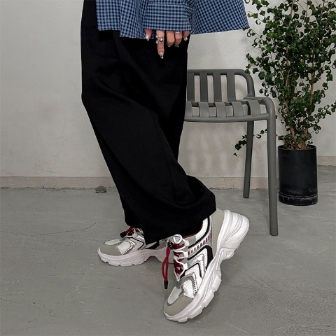 レディース　スニーカー　（おなつ）