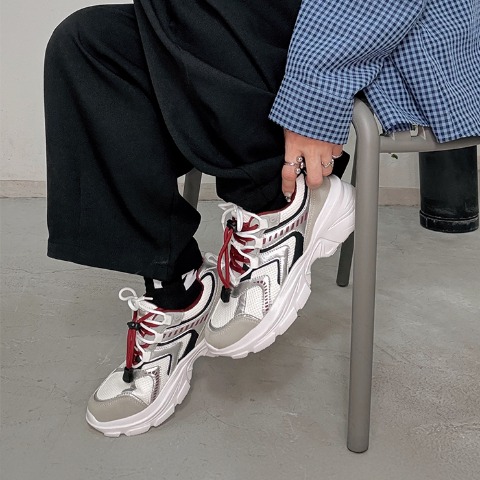 レディース　スニーカー　（おなつ）