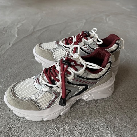 レディース　スニーカー　（おなつ）