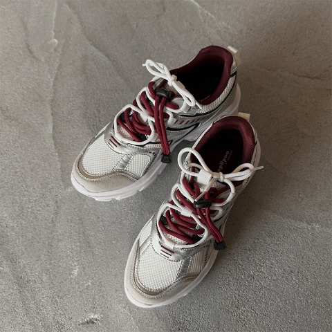 レディース　スニーカー　（おなつ）