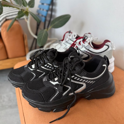 レディース　スニーカー　（おなつ）