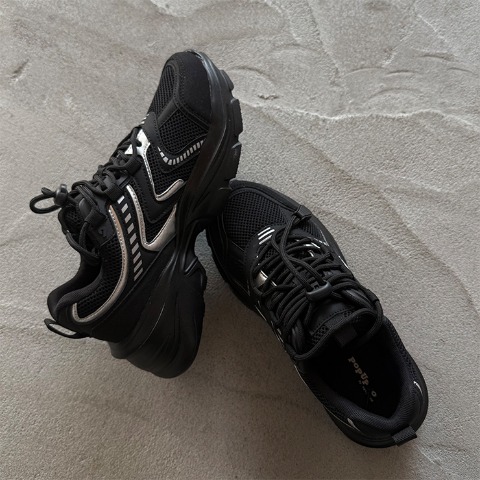 レディース　スニーカー　（おなつ）