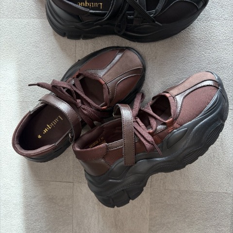 レディース　スニーカー　（akaru）