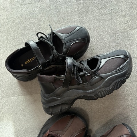 レディース　スニーカー　（akaru）