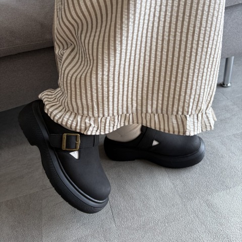 レディース　シューズ　（akaru）