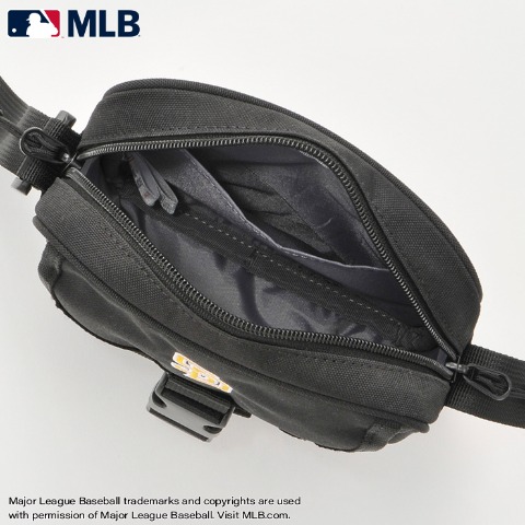 スクエアショルダーバッグ（MLB)