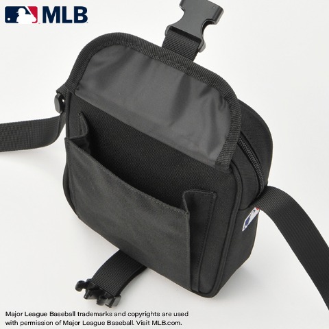 スクエアショルダーバッグ（MLB)