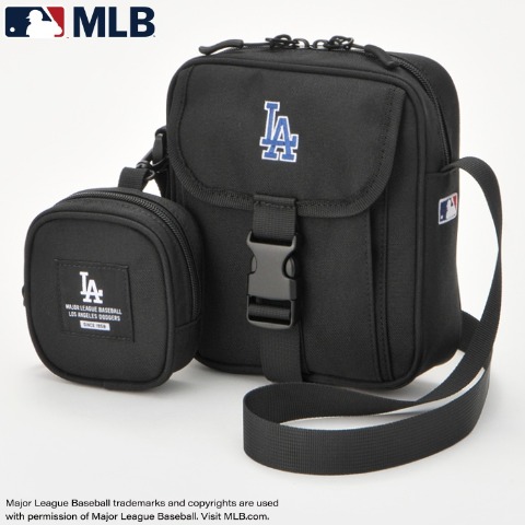 スクエアショルダーバッグ（MLB)