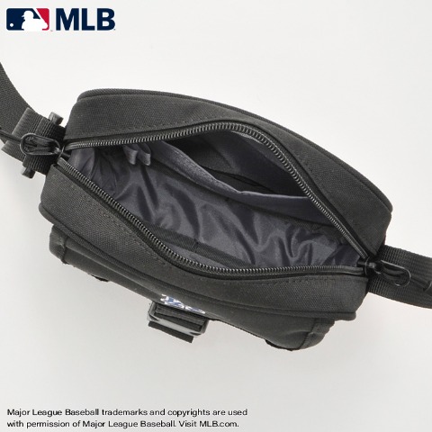 スクエアショルダーバッグ（MLB)