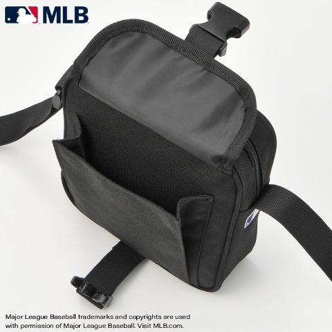 スクエアショルダーバッグ（MLB)