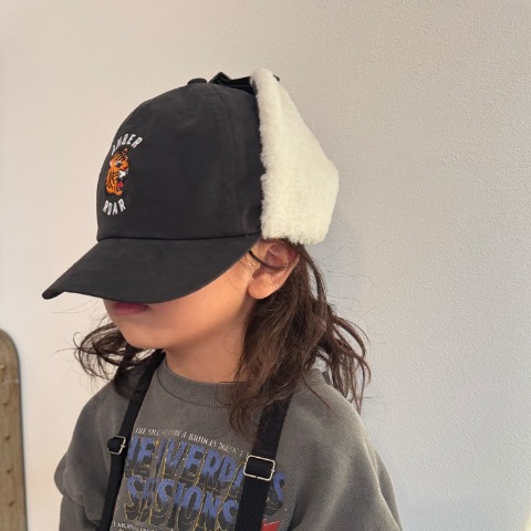 キッズ　帽子（54cm・AMBERROAR）