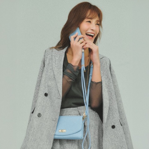 レディース　スマホケース（iPhone15）（西山茉希）