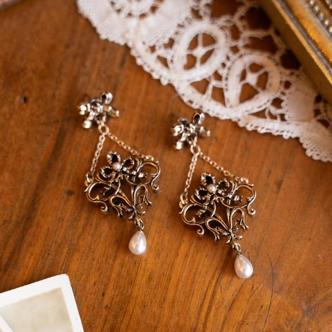 レディース　ノエルピアス （クラロリくる実）