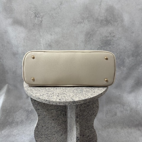 レディース　オケージョントート　(Helm)