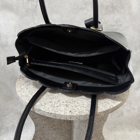 レディース　オケージョントート　(Helm)