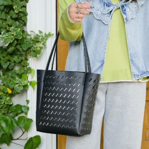 レディース　パンチングスタッズトート　(Helm×Taiyou)