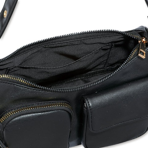 レディース　ショルダーバッグ（きゅるりんってしてみて）