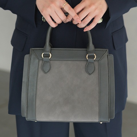 レディース　スクエアショルダーバッグ　(MARIE)