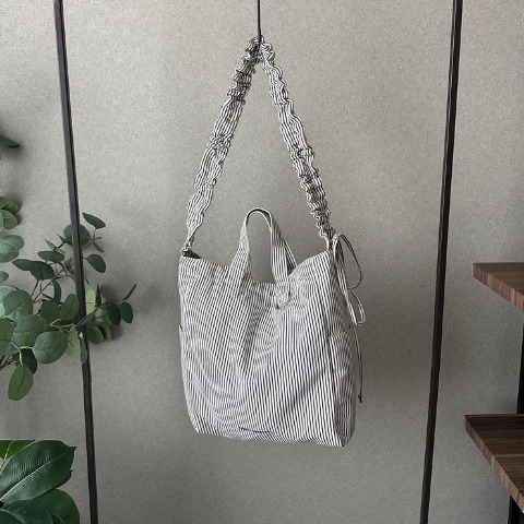 レディース　ショルダーバッグ（omi）