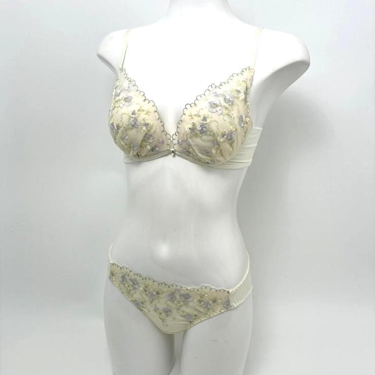 ノンワイヤーブラジャー＋ショーツセット（らくちん美谷間