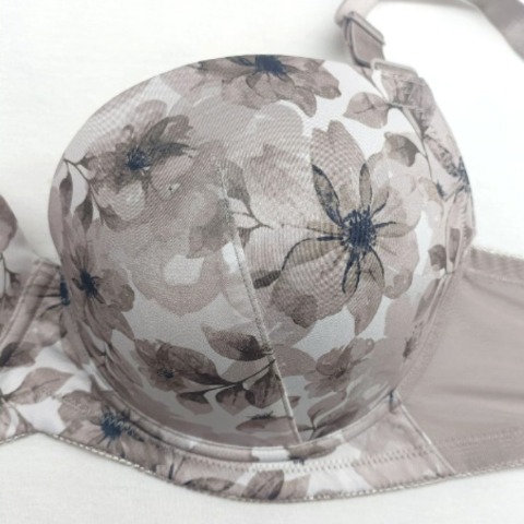 レディース　ワイヤーブラジャー　E～Gカップ