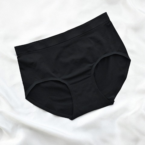 レディース　シームレスショーツ（MUMU & Co.）