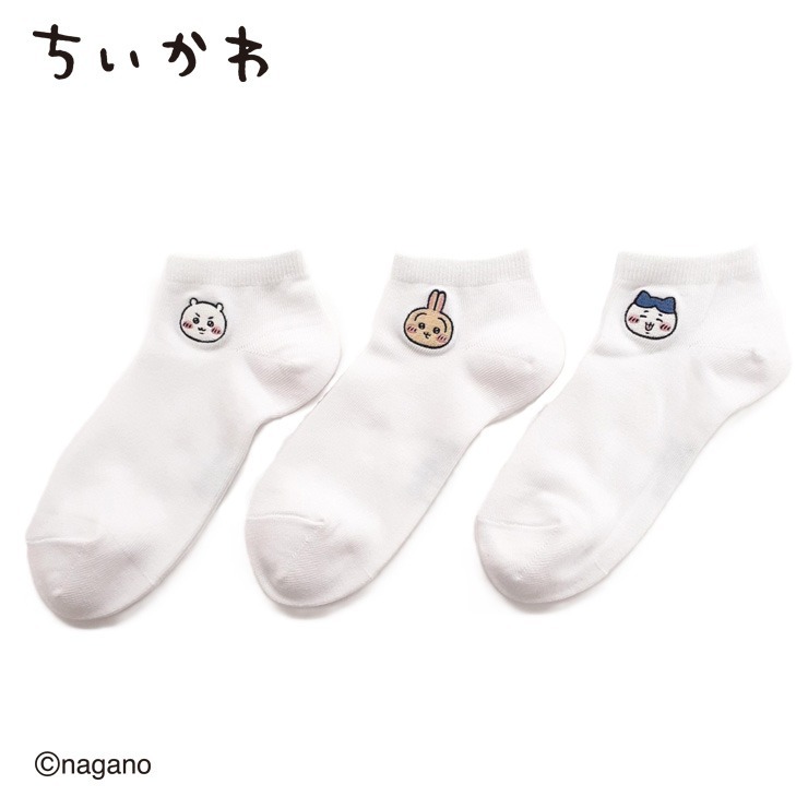 しまむらのちいかわ3足組ソックス（ホワイト）の公式商品画像。白いショート丈の靴下3足に、ちいかわ・うさぎ・ハチワレのワンポイント刺繍
