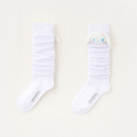 キッズ　マスコット付きルーズソックス（15-20cm/19-24cm・シナモロール）