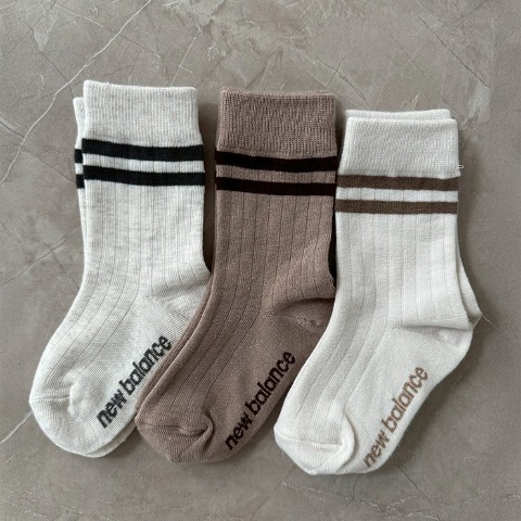 キッズ　3足組ソックス（15-20cm・New Balance×yuri）