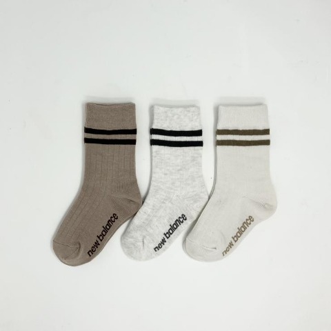 キッズ　3足組ソックス（15-20cm・New Balance×yuri）