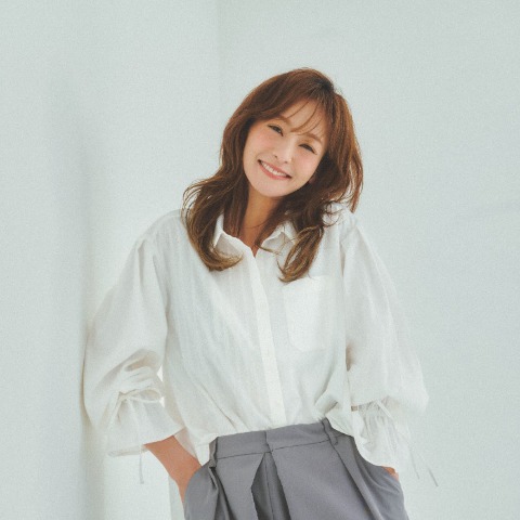 レディース　ブラウス（西山茉希）