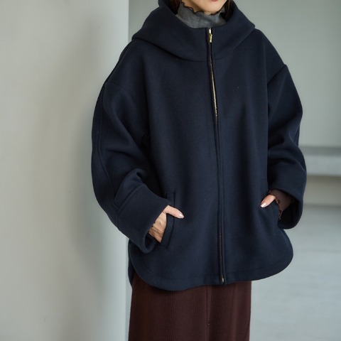 レディース　ジャケット（田中里奈）