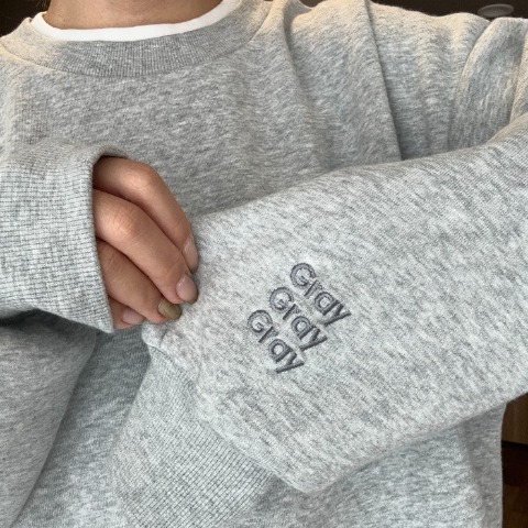 レディース　オーバーサイズ袖刺繍プルオーバー（ammy）