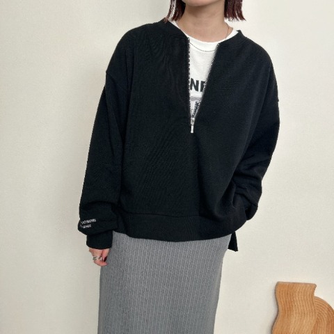 レディース　バックタグ袖刺繍ハーフジッププルオーバー（rumi）