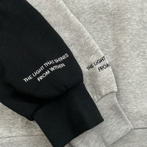 レディース　バックタグ袖刺繍ハーフジッププルオーバー（rumi）