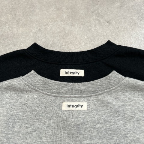 レディース　バックタグ袖刺繍ハーフジッププルオーバー（rumi）