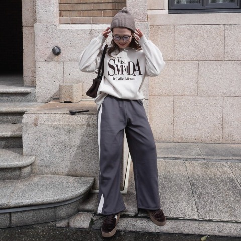 レディース　配色ロゴオーバーサイズプルオーバー（YUI）