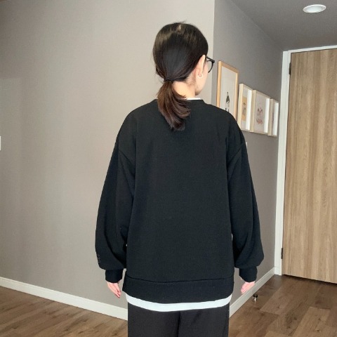 レディース　オーバーサイズ袖刺繍プルオーバー（ammy）