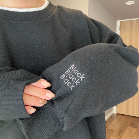 レディース　オーバーサイズ袖刺繍プルオーバー（ammy）