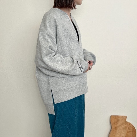 レディース　バックタグ袖刺繍ハーフジッププルオーバー（rumi）