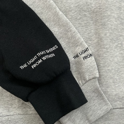 レディース　バックタグ袖刺繍ハーフジッププルオーバー（rumi）