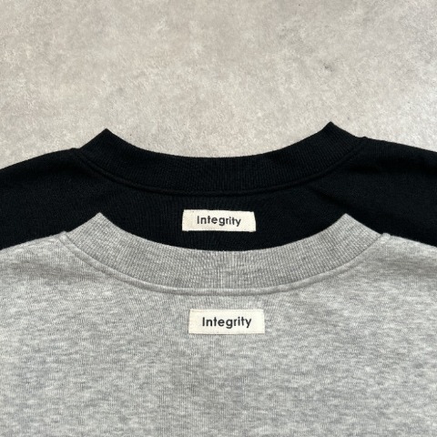 レディース　バックタグ袖刺繍ハーフジッププルオーバー（rumi）