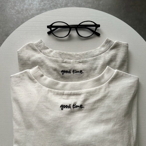 レディース　落書きロゴプルオーバー（omi）