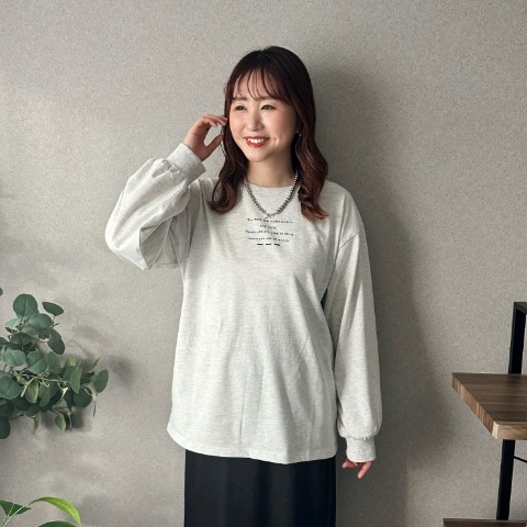 レディース　落書きロゴプルオーバー（omi）