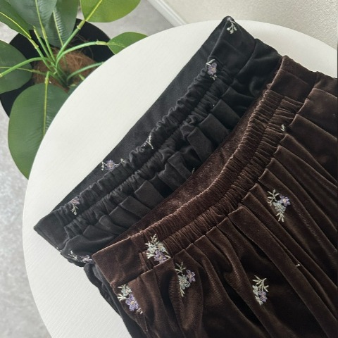 レディース　花柄刺繍ベロアスカート（omi）