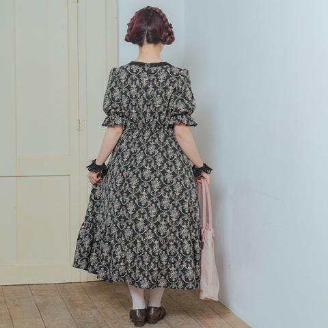 レディース　スクエアフリルワンピース（青木美沙子）